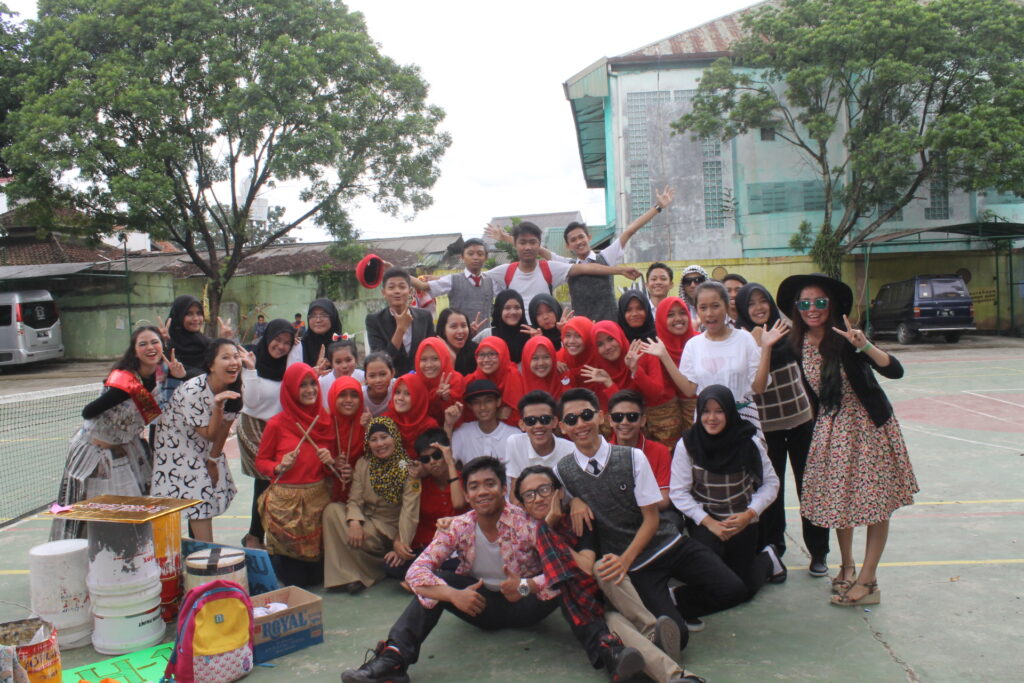 foto bersama selesai pagelaran seni